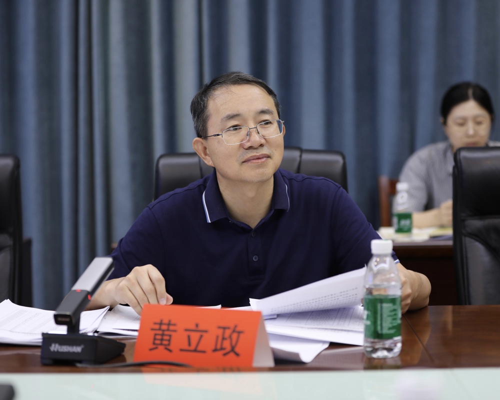 市优化办党组书记、主任 黄立政讲话