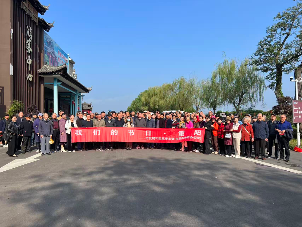 ▲参加活动人员合影 ▲参加活动人员合影