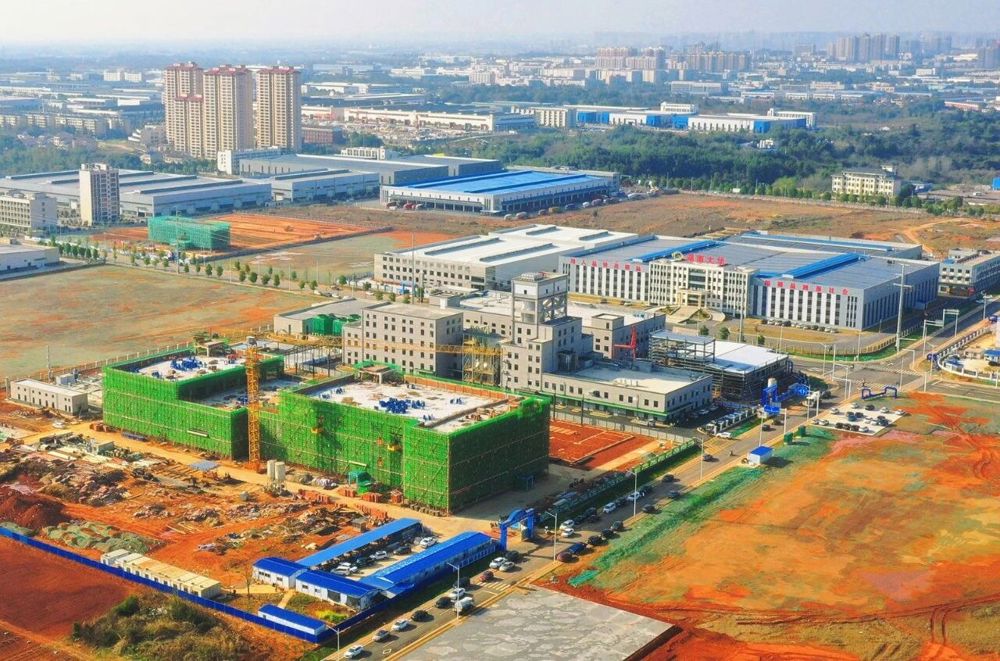 鸟瞰中试转化基地施工现场。本报记者 刘颂 摄