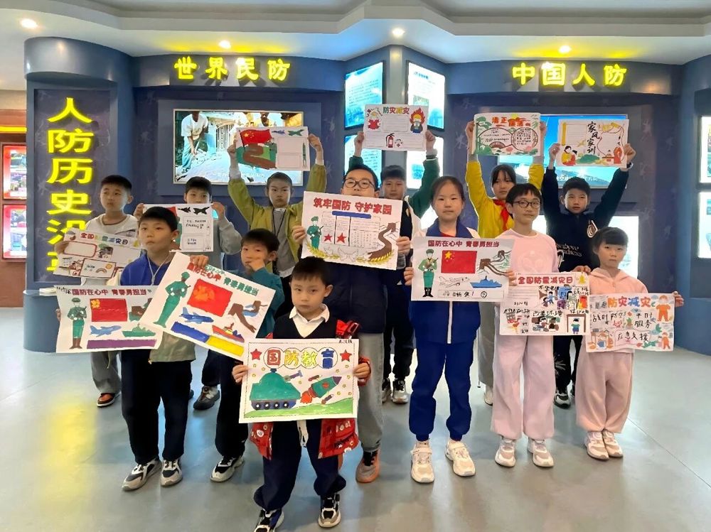 部分参加活动孩子展示手抄报作品